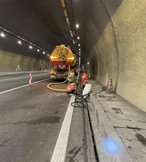 甘肃隧道排水渠清淤